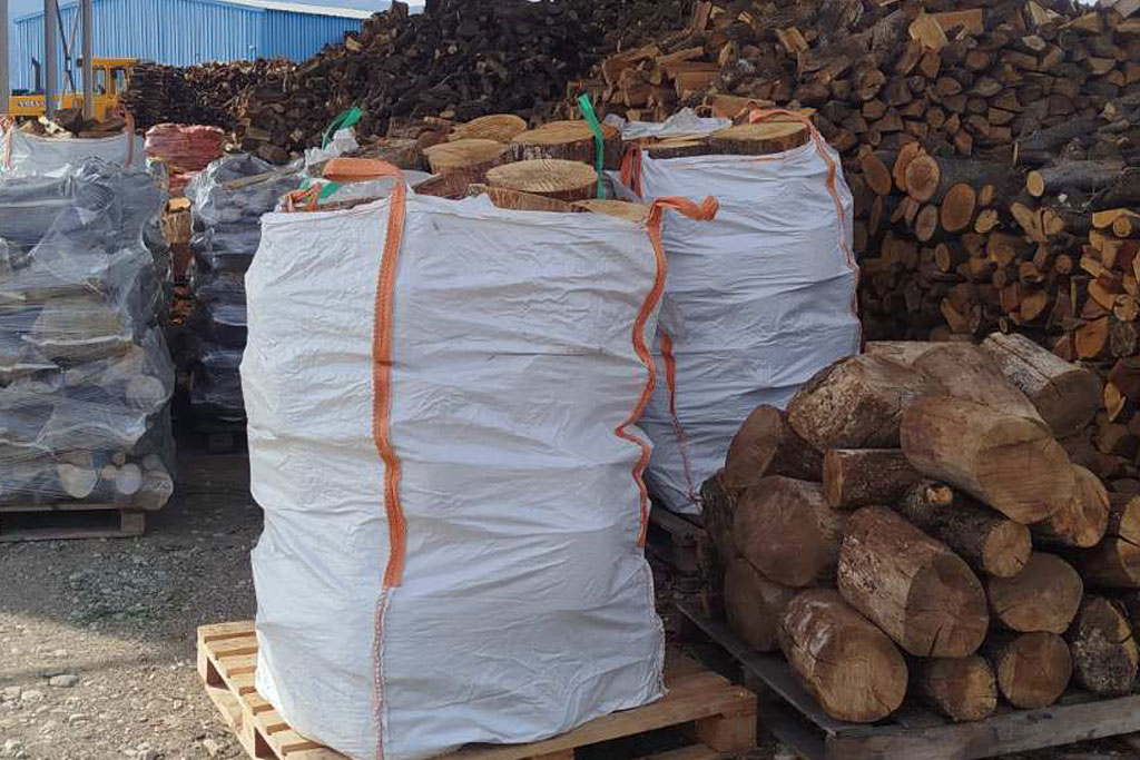 Καυσόξυλα Βελανιδιά - Ξυλεία για τζάκι Αγρίνιο